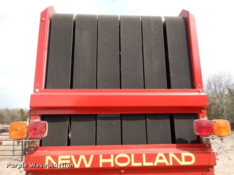 image for item DL2790 1998 New Holland 654  round baler