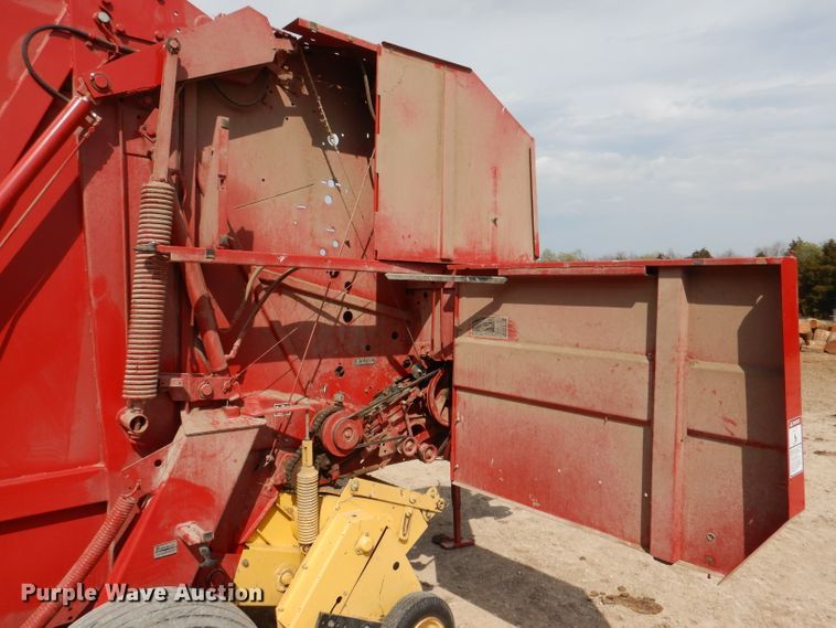 image for item DL2790 1998 New Holland 654  round baler