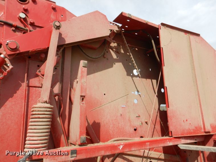 image for item DL2790 1998 New Holland 654  round baler