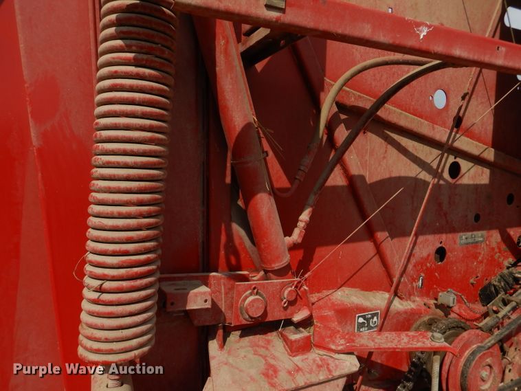 image for item DL2790 1998 New Holland 654  round baler