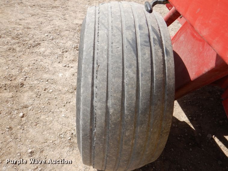 image for item DL2790 1998 New Holland 654  round baler