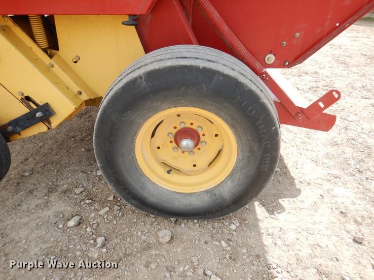 image for item DL2790 1998 New Holland 654  round baler
