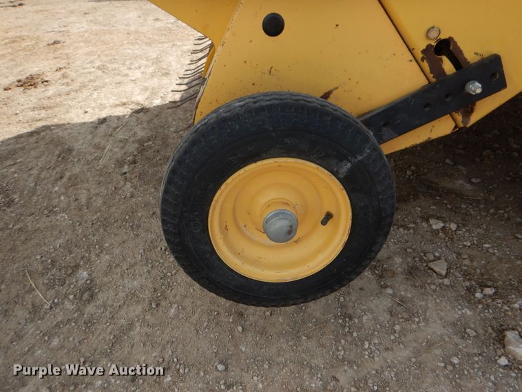 image for item DL2790 1998 New Holland 654  round baler