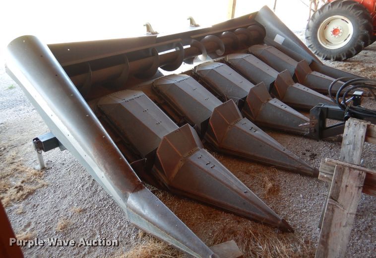 image for item DL2908 Deutz Allis 630  corn head