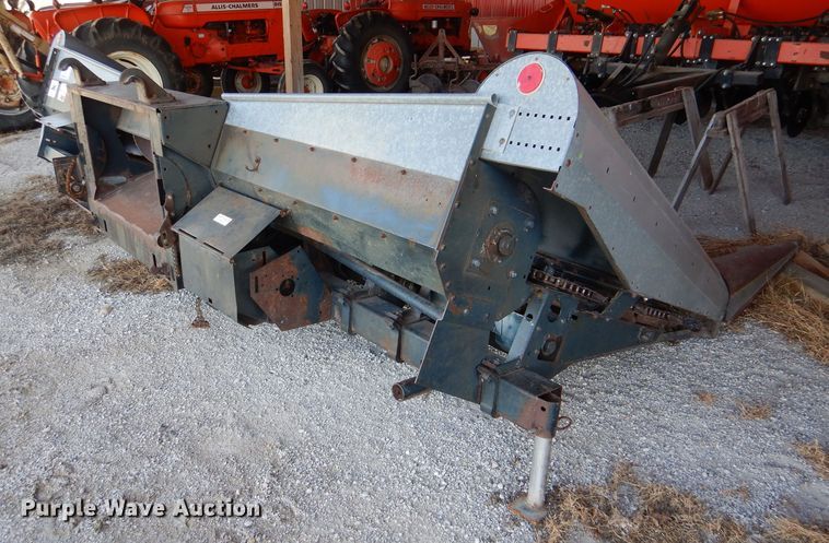 image for item DL2908 Deutz Allis 630  corn head