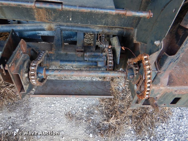 image for item DL2908 Deutz Allis 630  corn head