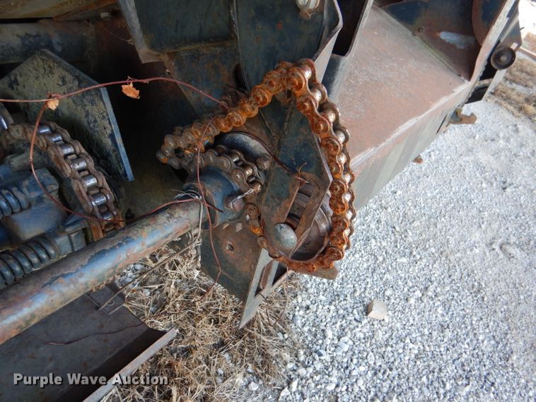 image for item DL2908 Deutz Allis 630  corn head