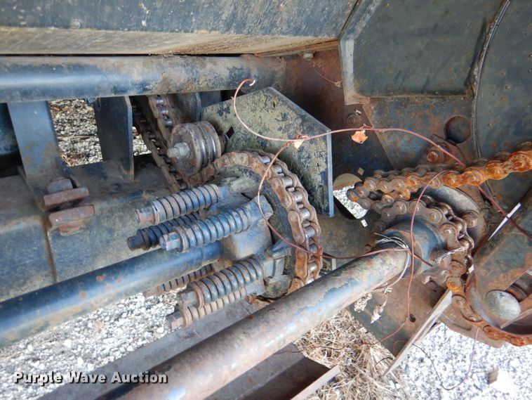 image for item DL2908 Deutz Allis 630  corn head