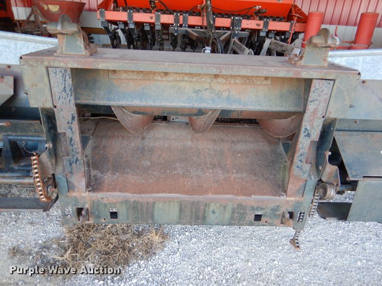 image for item DL2908 Deutz Allis 630  corn head
