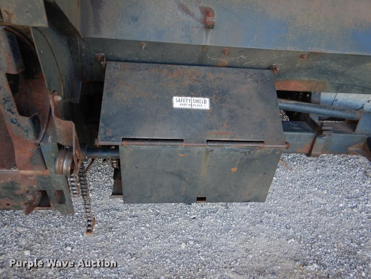 image for item DL2908 Deutz Allis 630  corn head