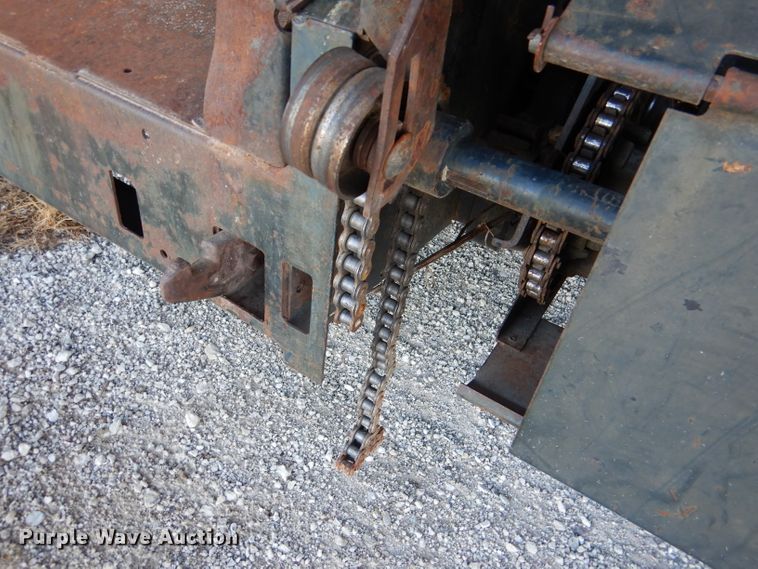 image for item DL2908 Deutz Allis 630  corn head