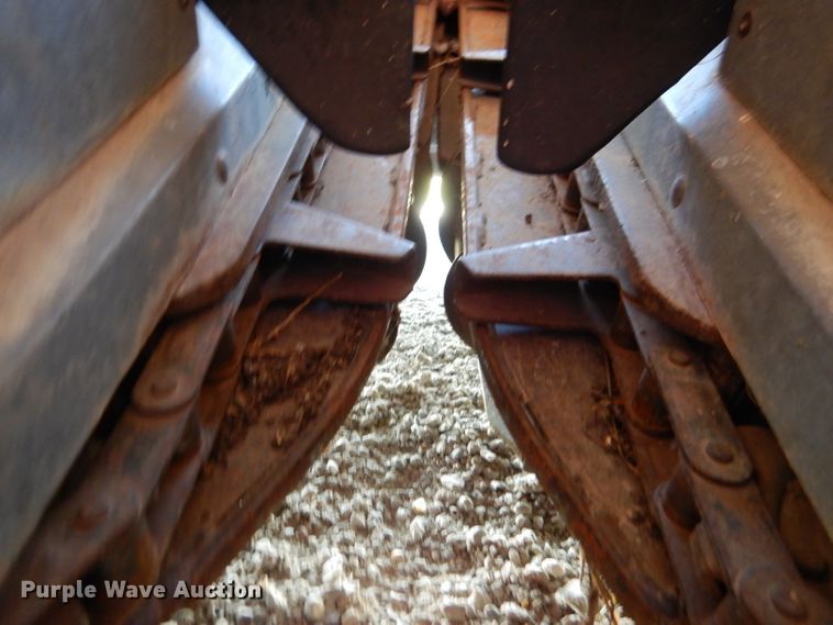 image for item DL2908 Deutz Allis 630  corn head