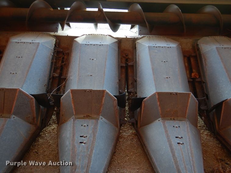 image for item DL2908 Deutz Allis 630  corn head