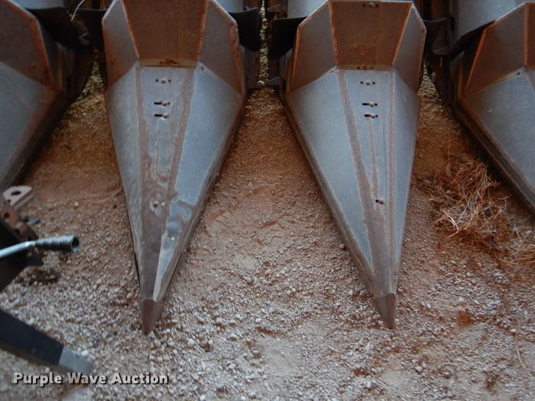 image for item DL2908 Deutz Allis 630  corn head