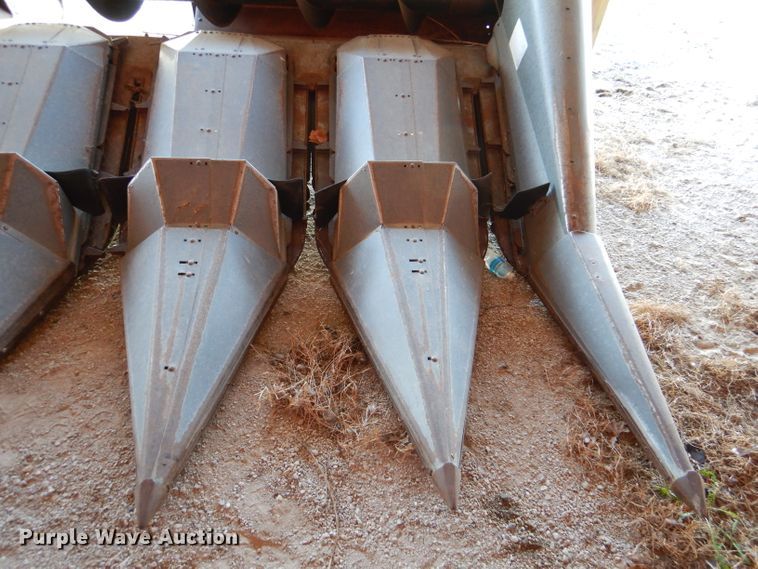 image for item DL2908 Deutz Allis 630  corn head