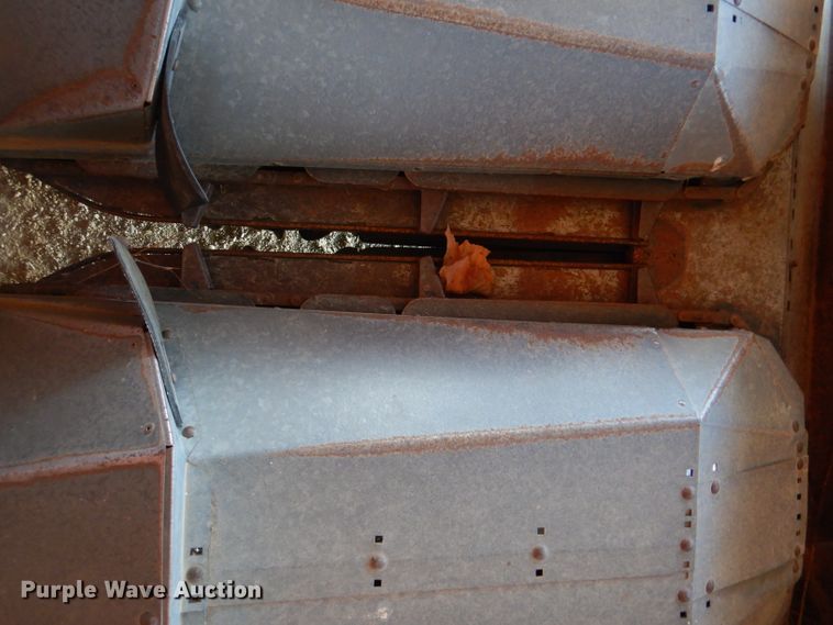 image for item DL2908 Deutz Allis 630  corn head