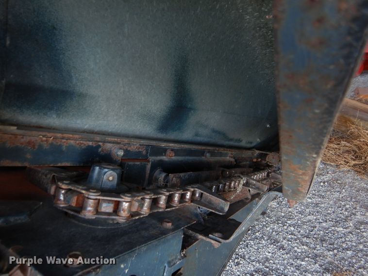 image for item DL2908 Deutz Allis 630  corn head