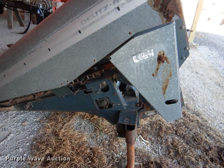 image for item DL2908 Deutz Allis 630  corn head