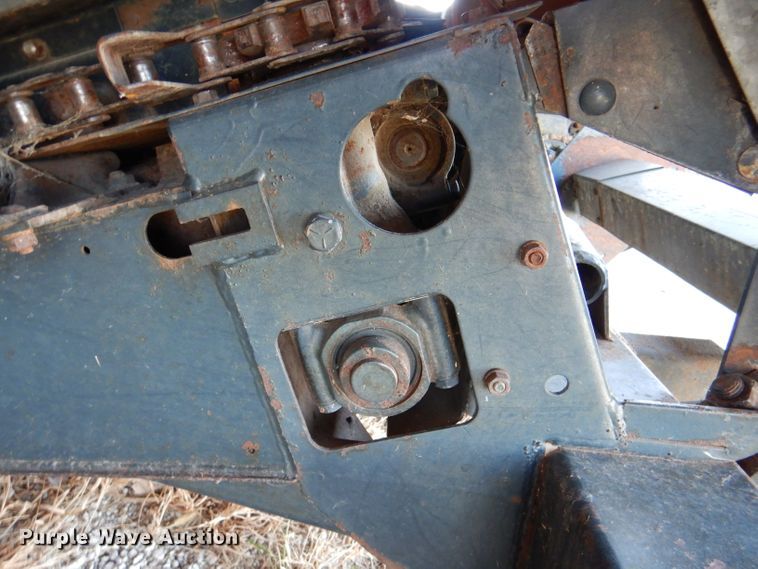 image for item DL2908 Deutz Allis 630  corn head