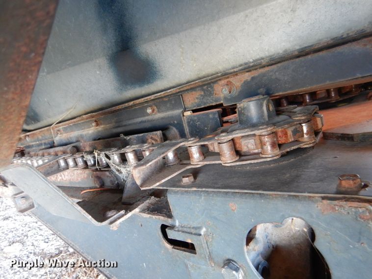 image for item DL2908 Deutz Allis 630  corn head