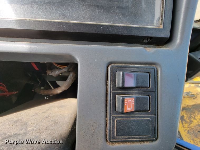 image for item FL9170 2000 New Holland TS100  tractor