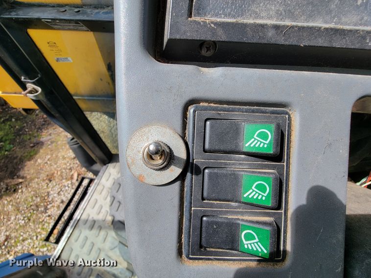 image for item FL9170 2000 New Holland TS100  tractor