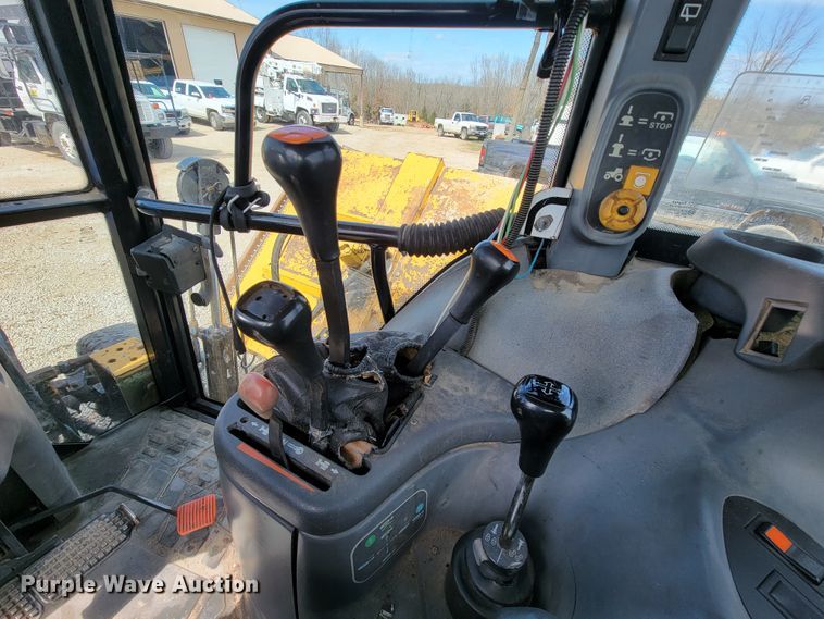 image for item FL9170 2000 New Holland TS100  tractor