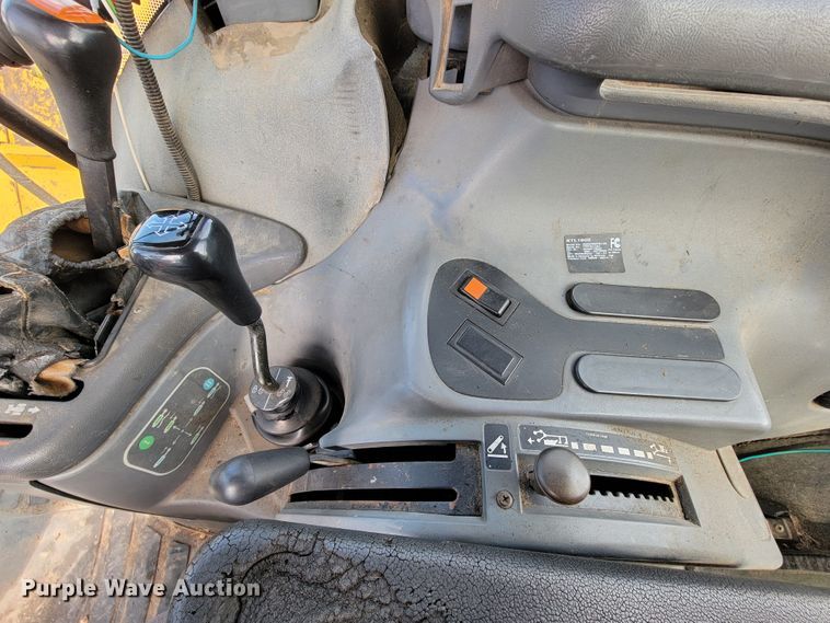 image for item FL9170 2000 New Holland TS100  tractor