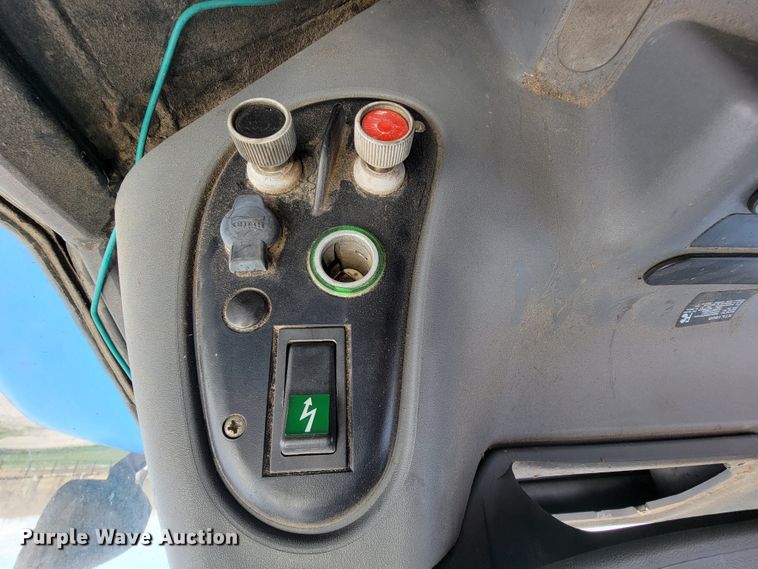 image for item FL9170 2000 New Holland TS100  tractor