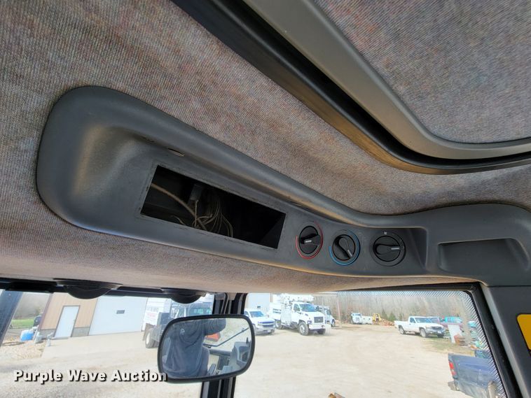 image for item FL9170 2000 New Holland TS100  tractor