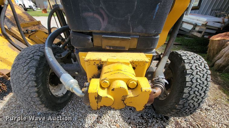image for item FL9170 2000 New Holland TS100  tractor