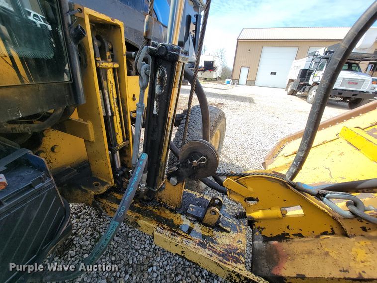 image for item FL9170 2000 New Holland TS100  tractor