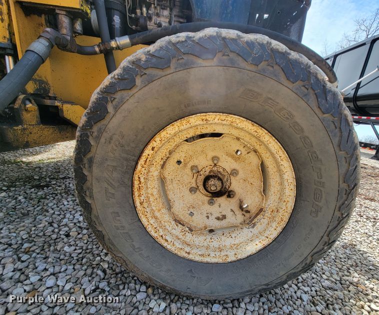 image for item FL9170 2000 New Holland TS100  tractor