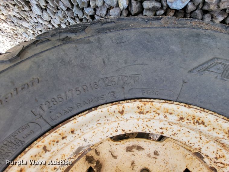 image for item FL9170 2000 New Holland TS100  tractor