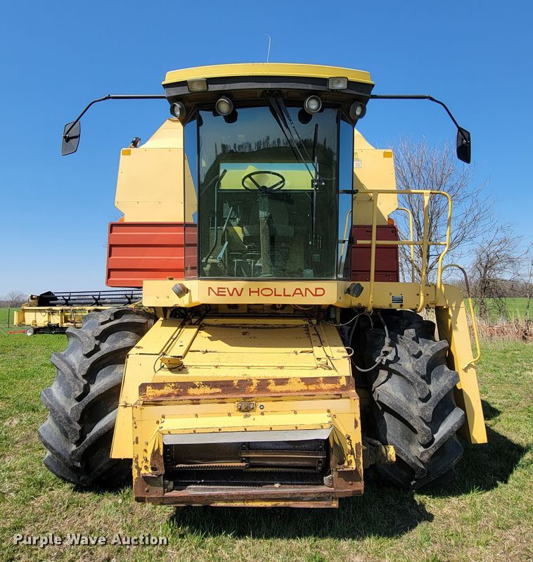 image for item FL9203 1998 New Holland TR96  RWA combine