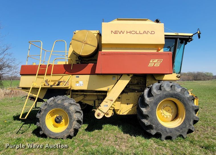 image for item FL9203 1998 New Holland TR96  RWA combine