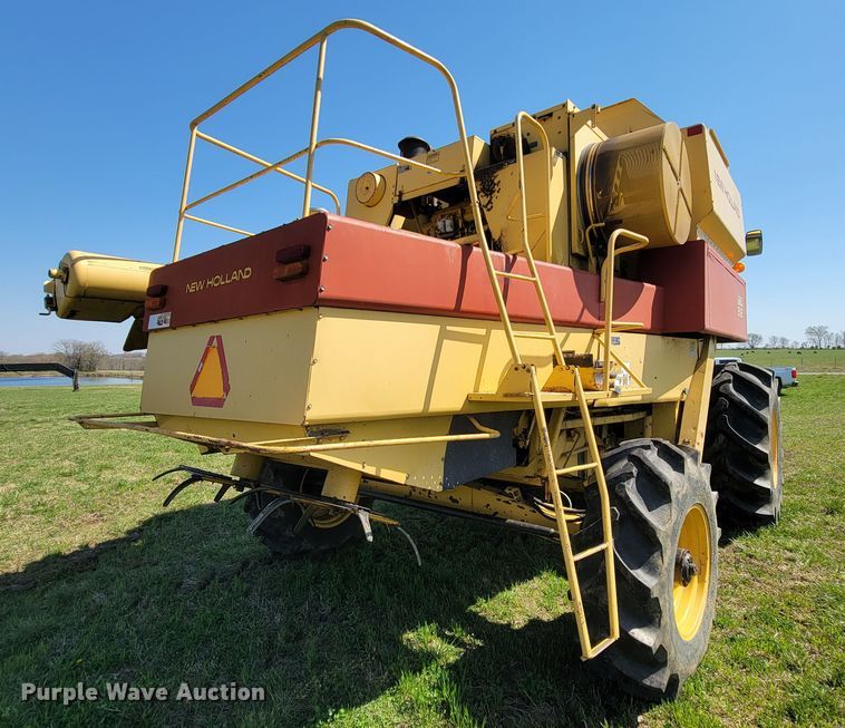 image for item FL9203 1998 New Holland TR96  RWA combine