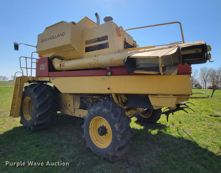 image for item FL9203 1998 New Holland TR96  RWA combine