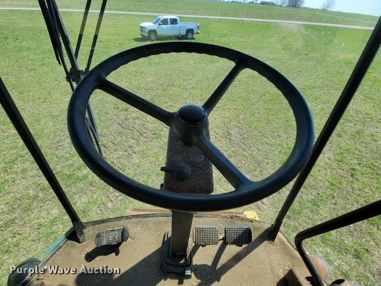 image for item FL9203 1998 New Holland TR96  RWA combine