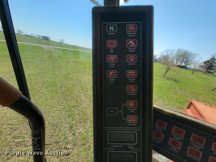 image for item FL9203 1998 New Holland TR96  RWA combine