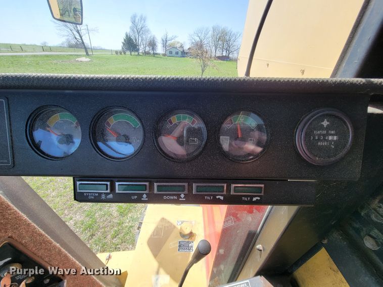 image for item FL9203 1998 New Holland TR96  RWA combine