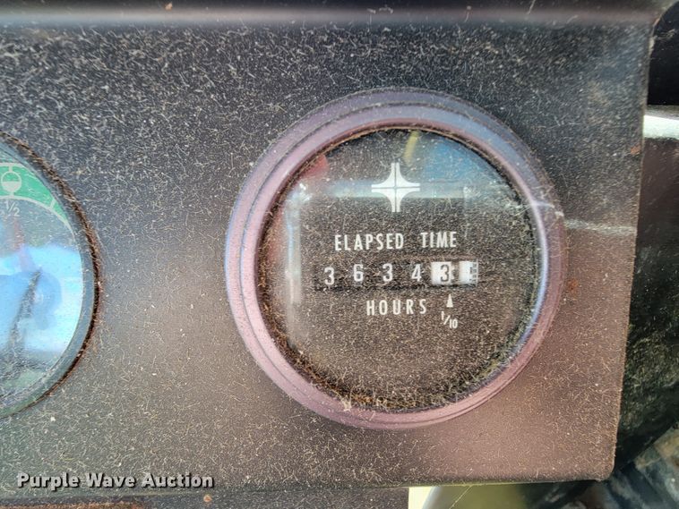 image for item FL9203 1998 New Holland TR96  RWA combine