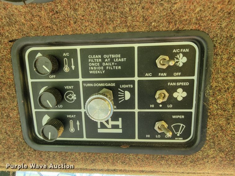 image for item FL9203 1998 New Holland TR96  RWA combine