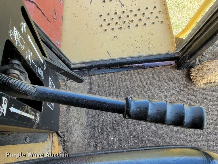 image for item FL9203 1998 New Holland TR96  RWA combine