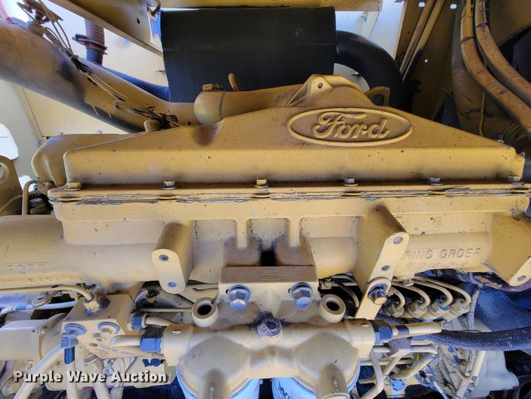 image for item FL9203 1998 New Holland TR96  RWA combine