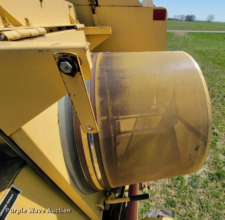 image for item FL9203 1998 New Holland TR96  RWA combine