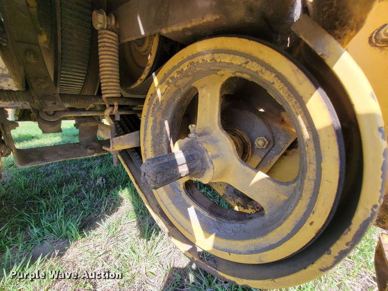 image for item FL9203 1998 New Holland TR96  RWA combine