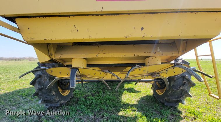 image for item FL9203 1998 New Holland TR96  RWA combine