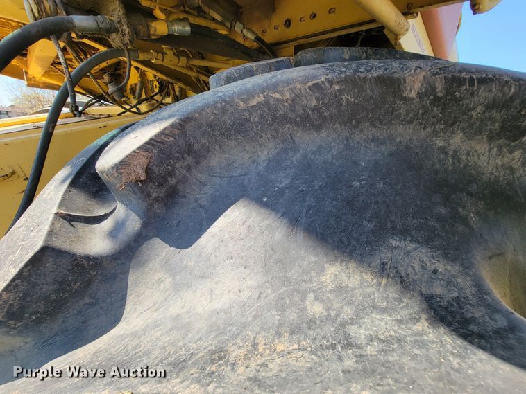 image for item FL9203 1998 New Holland TR96  RWA combine