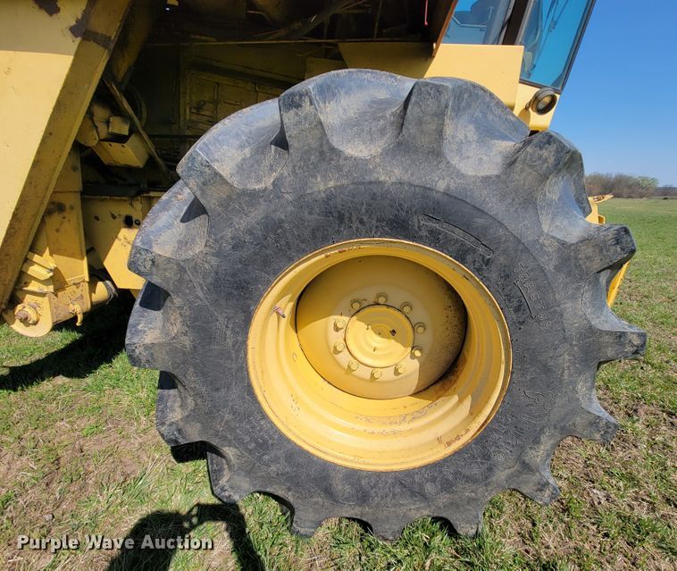 image for item FL9203 1998 New Holland TR96  RWA combine